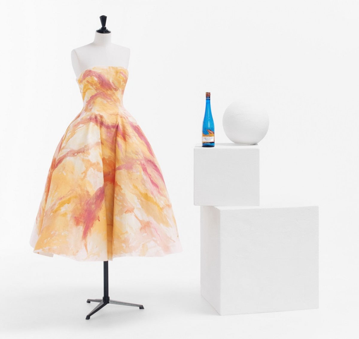 Mar de Frades y Pedro del Hierro fusionan moda en un vino que estará disponible a partir del 1 de octubre