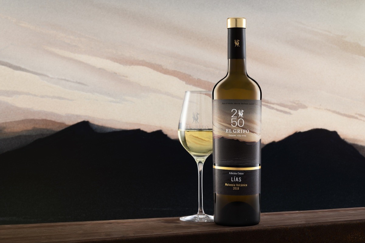Malvasía Lías 2018 celebra el 250º aniversario de El Grifo con la obra \'Bajo el volcán\' de Ildefonso Aguilar