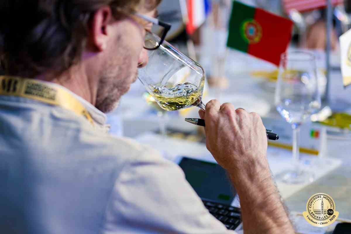Pequeños gestos, como elegir bien la copa o la temperatura, pueden cambiar por completo la percepción de un vino.