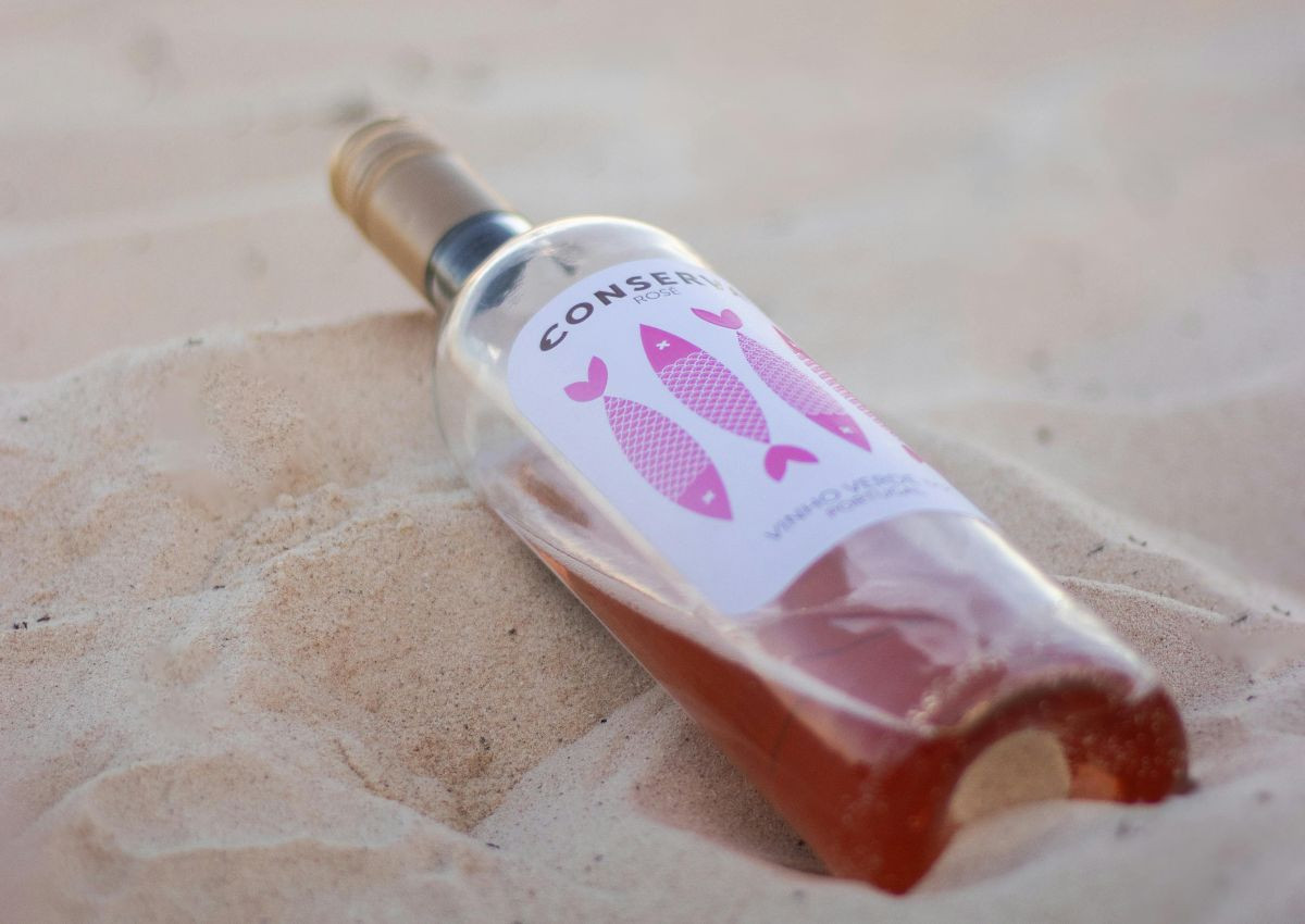 Botellas listas en minutos: frescor inmediato sin esperar horas en la nevera.